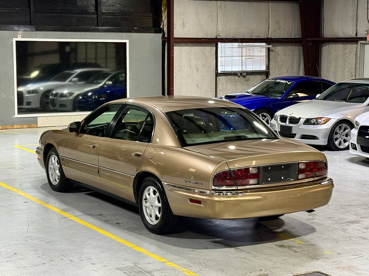 2000 Buick Park Avenue for sale at Carnival Car Company in Victoria, TX