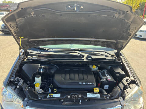 2016 Chrysler Town and Country Touring