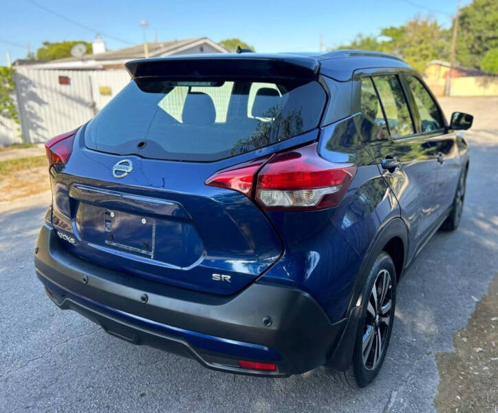 2020 Nissan Kicks SR