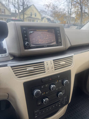 2010 Volkswagen Routan SE