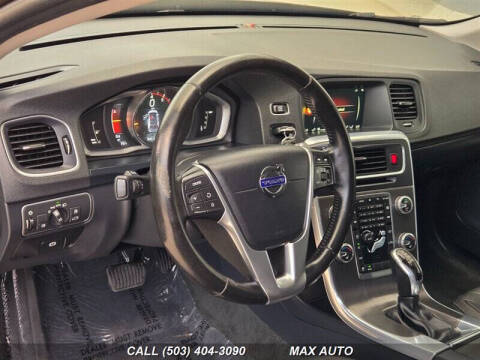 2016 Volvo V60 Cross Country T5