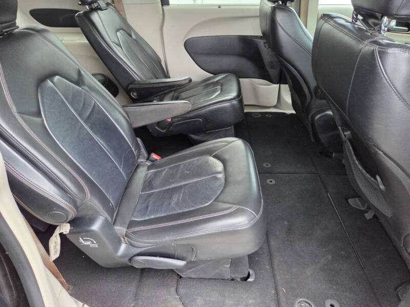 2017 Chrysler Pacifica Touring-L
