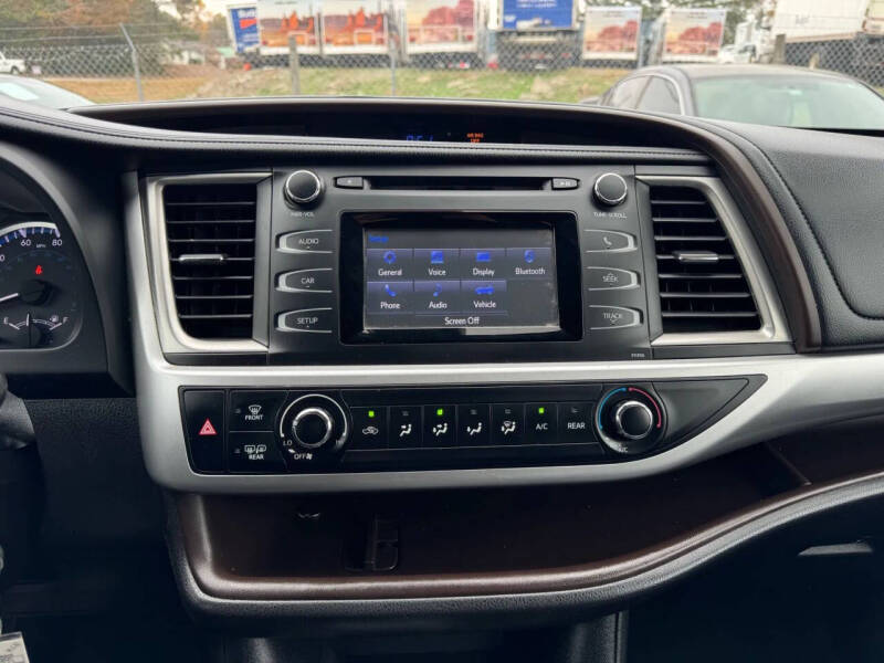 2017 Toyota Highlander LE