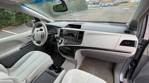 2014 Toyota Sienna LE 8-Passenger