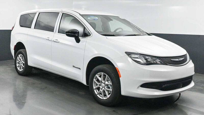 2025 Chrysler Voyager LX