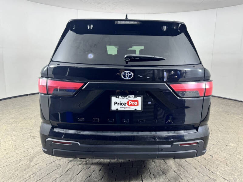 2024 Toyota Sequoia SR5