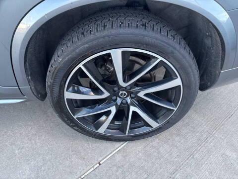 2020 Volvo XC90 T6 Momentum 6-Passenger