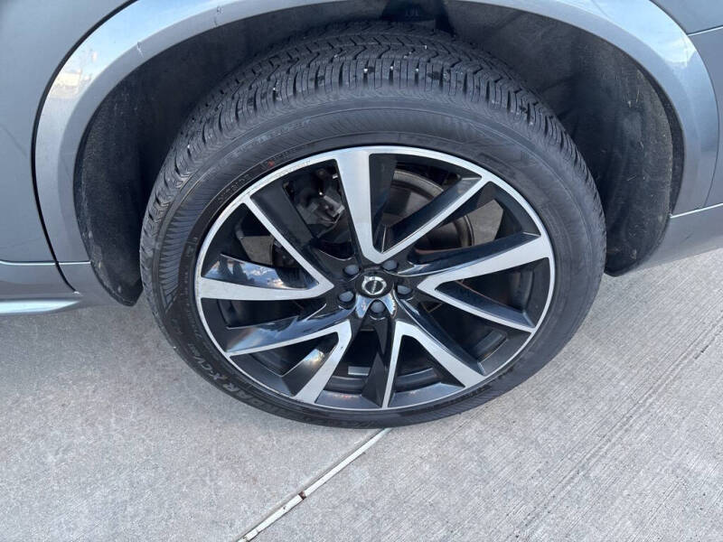 2020 Volvo XC90 T6 Momentum 6-Passenger