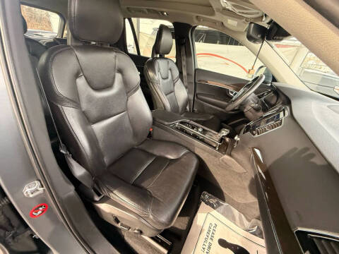2018 Volvo XC90 T6 Momentum