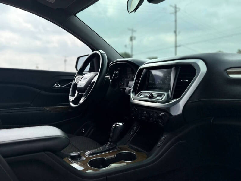 2017 GMC Acadia SLE-2