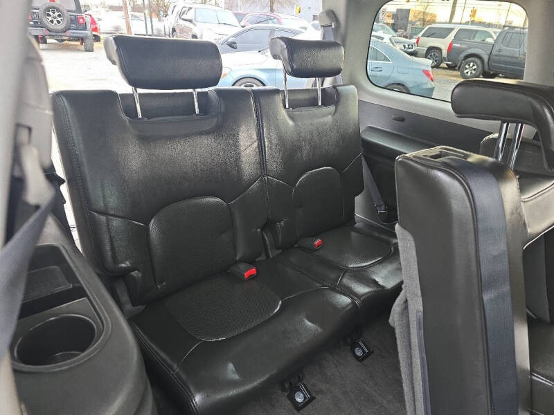 2011 Nissan Pathfinder LE