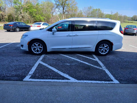 2017 Chrysler Pacifica Touring-L Plus