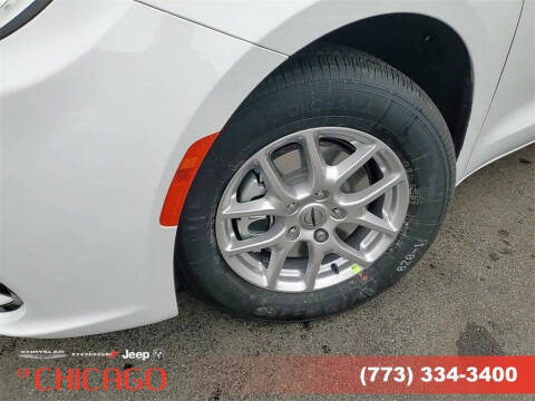 2025 Chrysler Pacifica Select