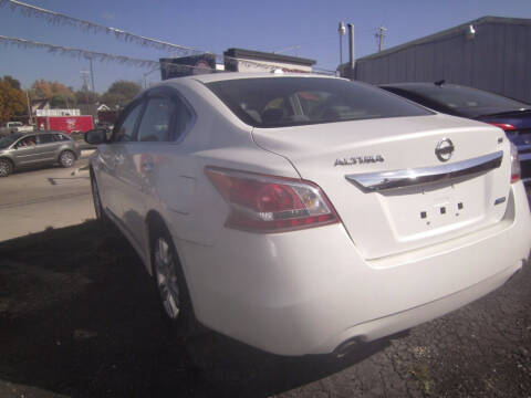 2013 Nissan Altima for sale at MITRISIN MOTORS INC in Oskaloosa IA