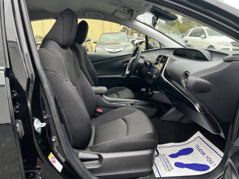 2022 Toyota Prius LE