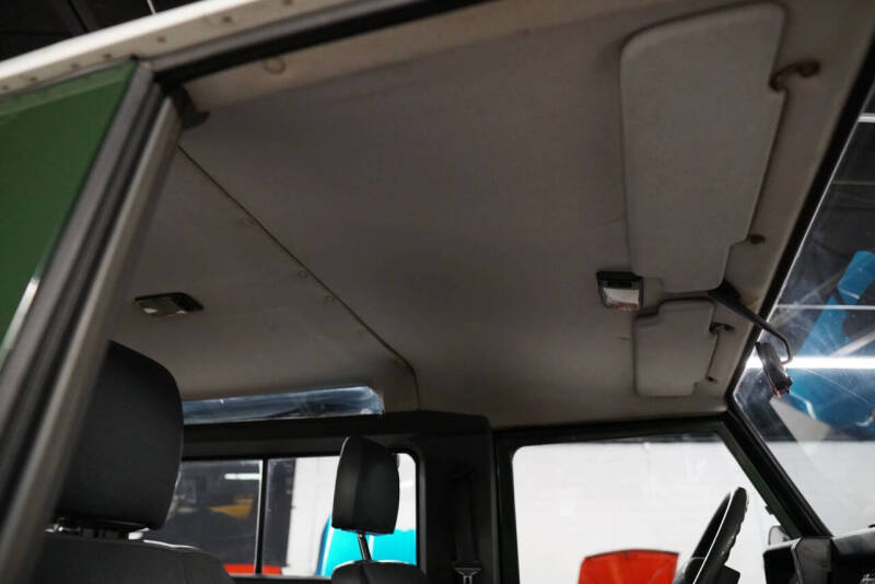 2000 Land Rover Defender