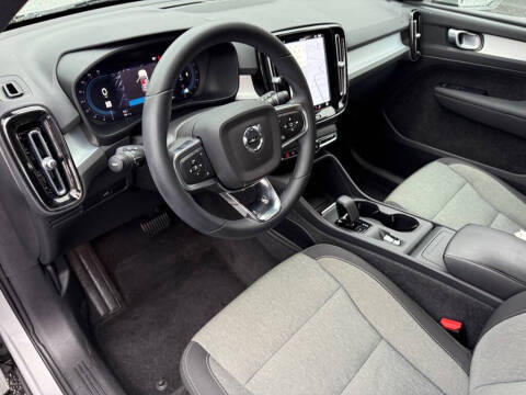 2023 Volvo XC40 B5 Core