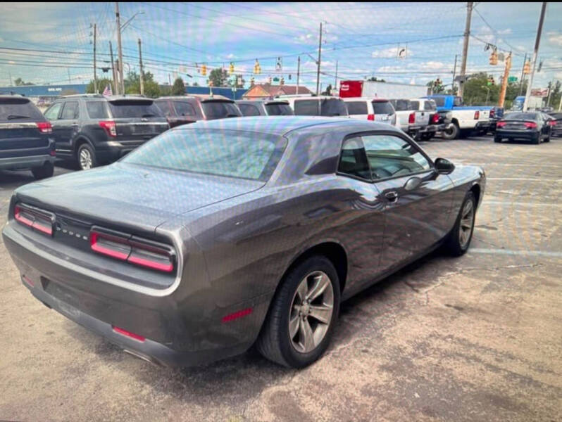 2017 Dodge Challenger SXT Plus