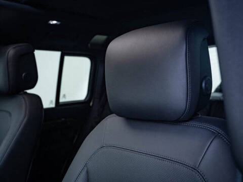 2025 Land Rover Defender 110 P500 X-Dynamic SE