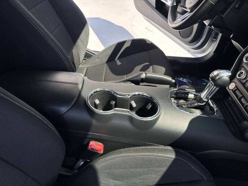 2016 Ford Mustang V6