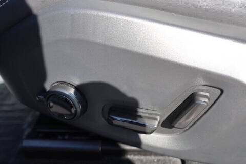 2024 Volvo XC60 Recharge T8 Ultimate Dark Theme