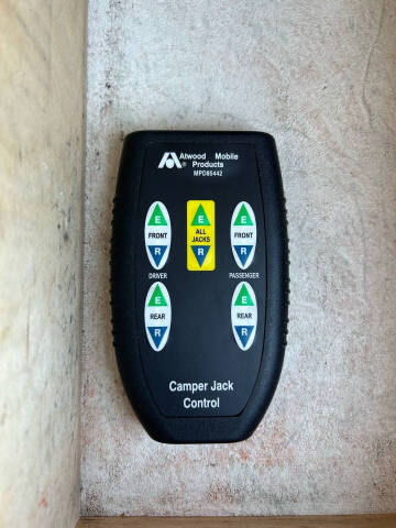 2005 Lance CAMPER 920