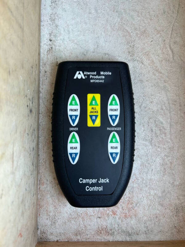 2005 Lance CAMPER 920