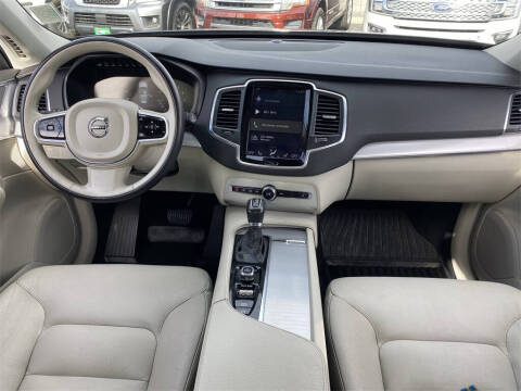2016 Volvo XC90 T5 Momentum