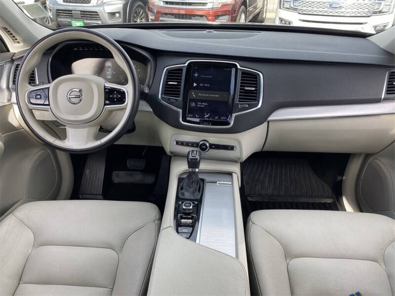 2016 Volvo XC90 T5 Momentum