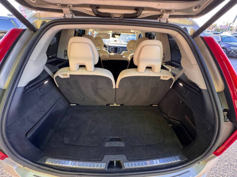 2017 Volvo XC90 T6 Momentum