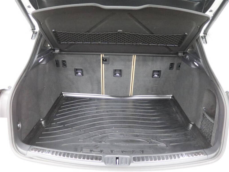 2020 Porsche Macan S