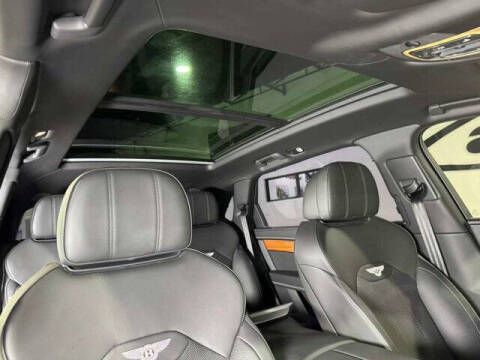 2023 Bentley Bentayga EWB V8