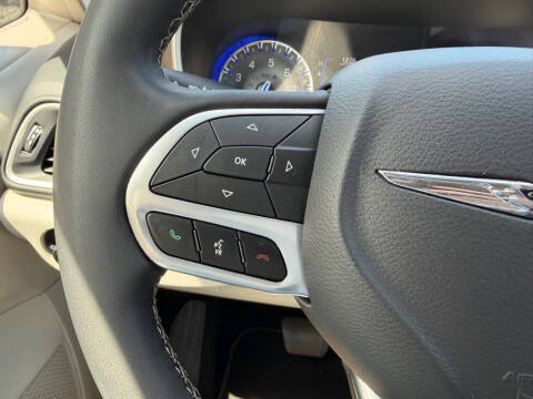2023 Chrysler Voyager LX