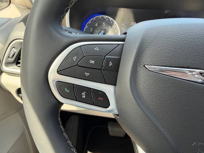2023 Chrysler Voyager LX