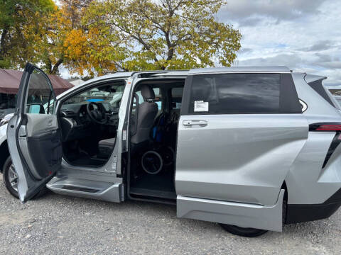 2022 Toyota Sienna LE 8-Passenger