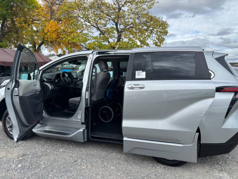 2022 Toyota Sienna LE 8-Passenger