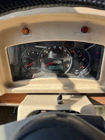 2004 Winnebago Adventurer