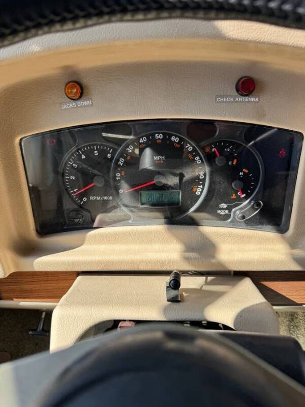 2004 Winnebago Adventurer