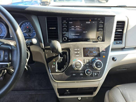 2020 Toyota Sienna LE Mobility 7-Passenger