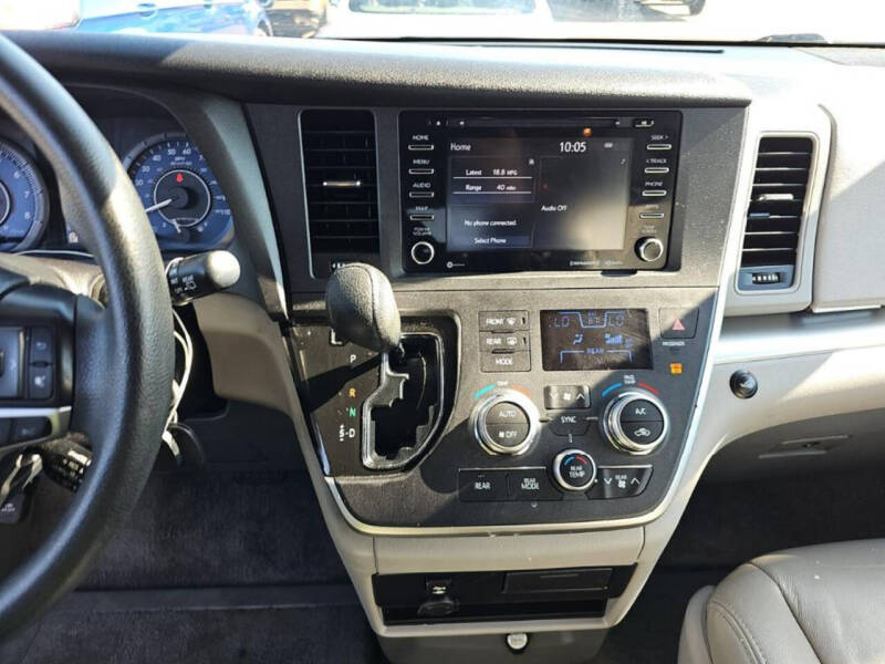 2020 Toyota Sienna LE Mobility 7-Passenger