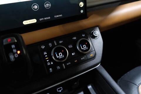 2023 Land Rover Defender 110 X-Dynamic SE
