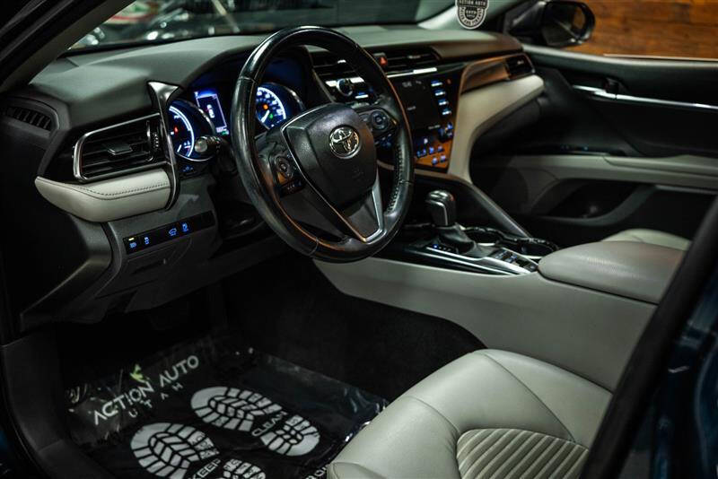 2020 Toyota Camry Hybrid SE