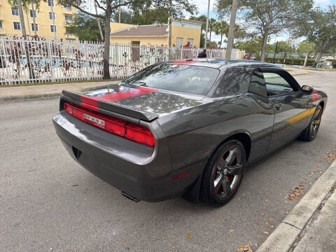 2013 Dodge Challenger SXT Plus