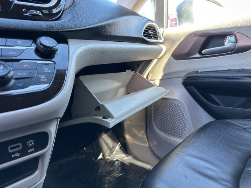 2017 Chrysler Pacifica Touring-L