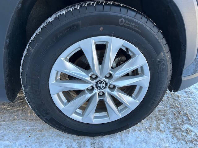 2024 Toyota Corolla Cross LE