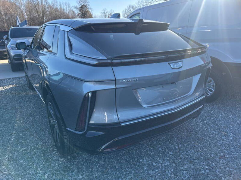 2024 Cadillac LYRIQ Luxury 1