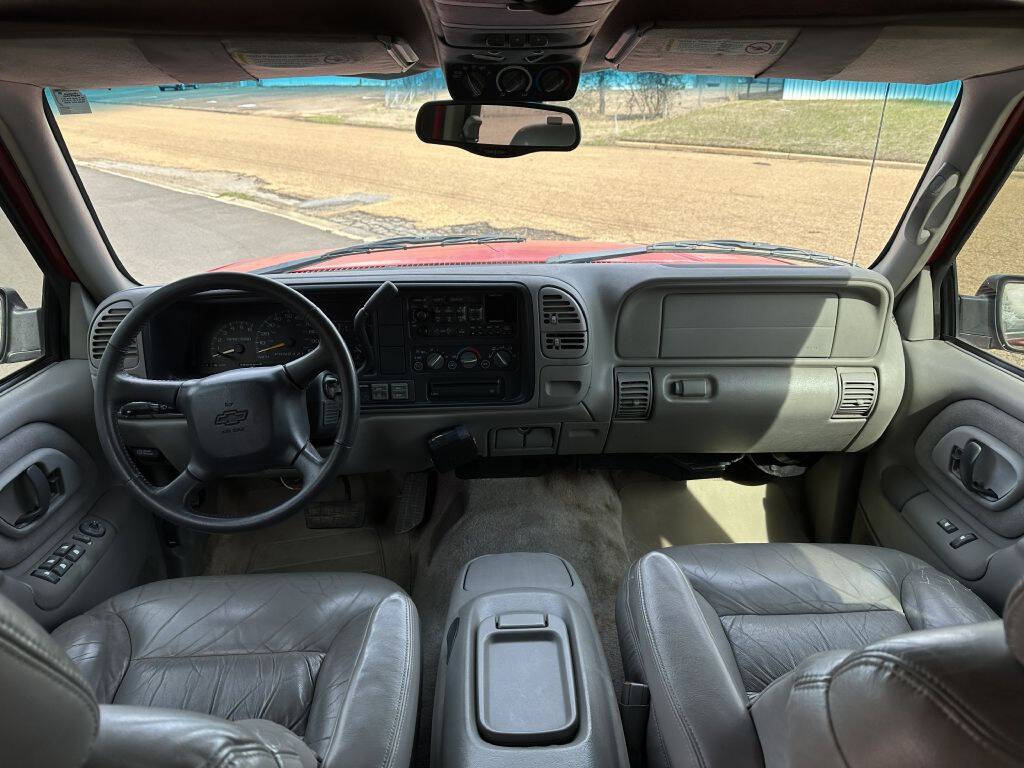 1998 Chevrolet Suburban 28