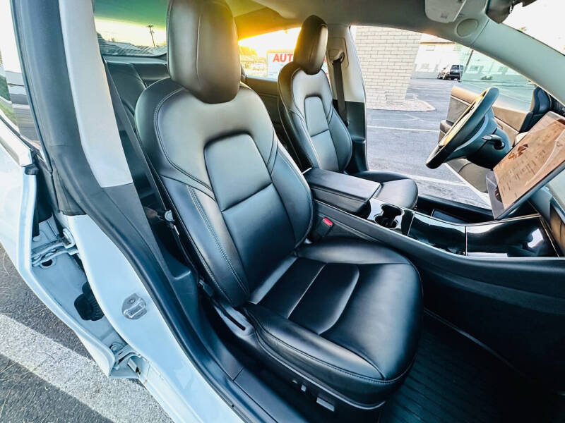 2019 Tesla Model 3 Base photo 28