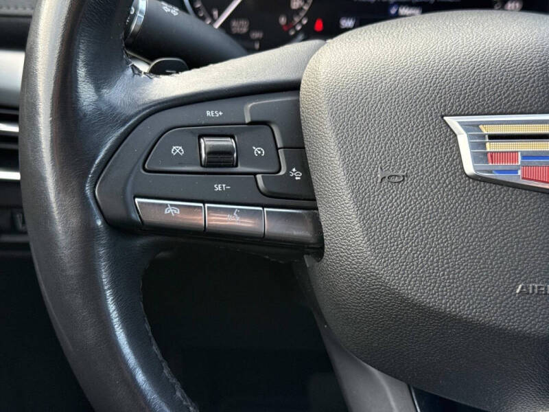 2023 Cadillac XT4 Premium Luxury