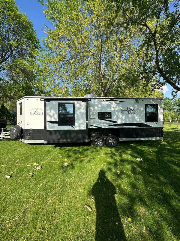 2019 Ice Castle Fish House 8x26' RV Edition